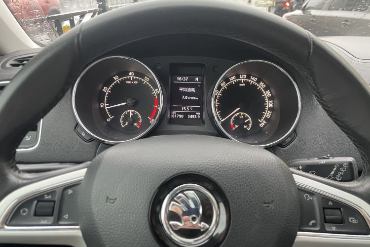 Skoda Yeti 2017 car image #11