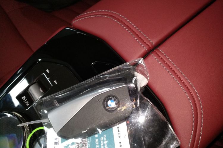 BMW i5 2025 car image #11