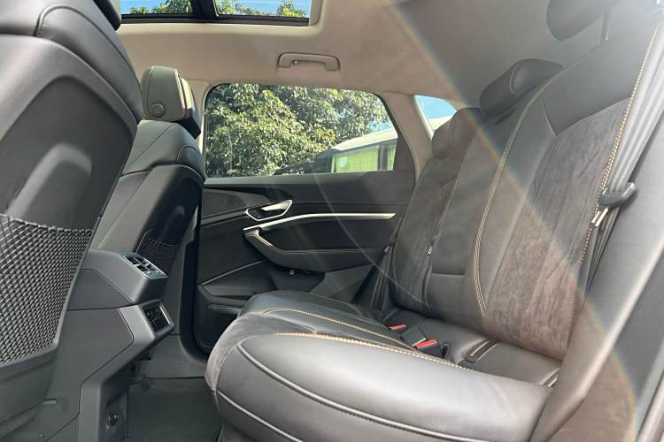 Audi e-tron 2022 #11 Audi e-tron 2022 car image #11