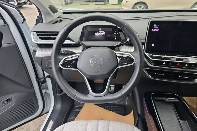Volkswagen ID.6 X 2024 car image #11