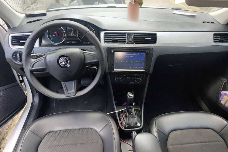 Skoda Rapid Spaceback 2016 car image #11