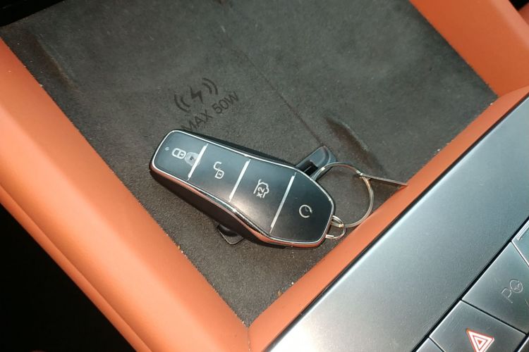 BYD Tang L 2025 immagine di auto #11