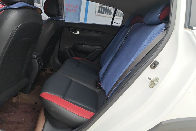 Kia Rio Cross 2018 صورة سيارة #11