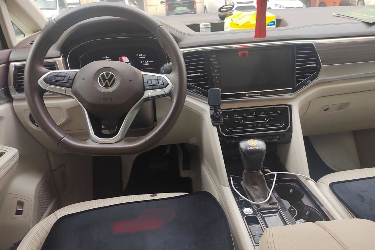 Volkswagen Viloran 2020 car image #11