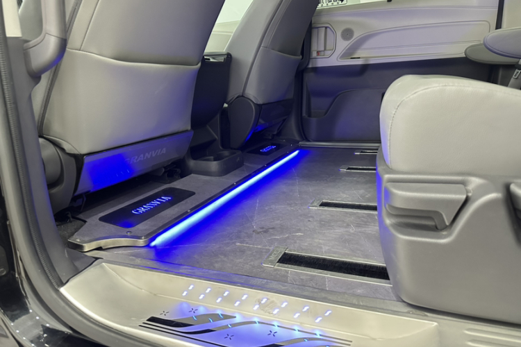 Toyota Granvia 2023 #11 Toyota Granvia 2023 immagine di auto #11