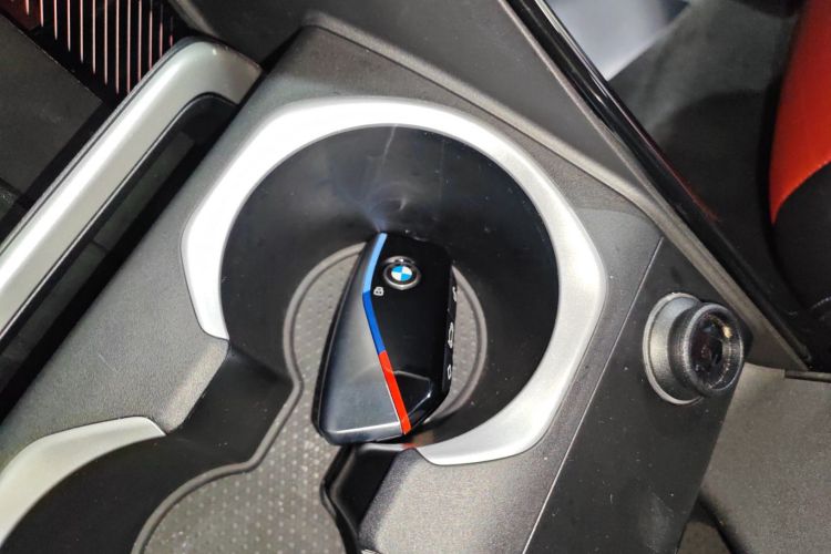 BMW iX1 2023 car image #11