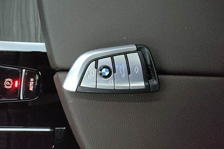 BMW M5 New Energy 2021 car image #11