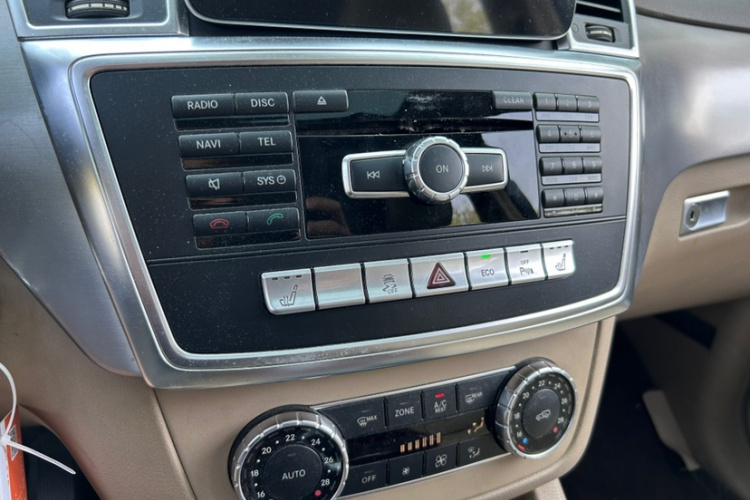 Mercedes-Benz M Class 2015 car image #11