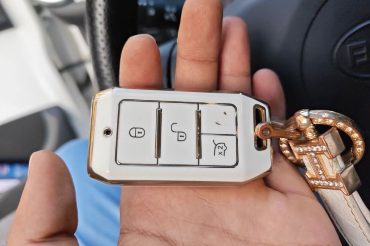 BYD e1 2020 car image #11