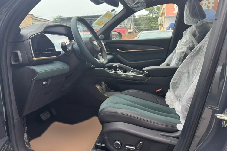 GEELY Monjaro MHEV 2025 car image #11