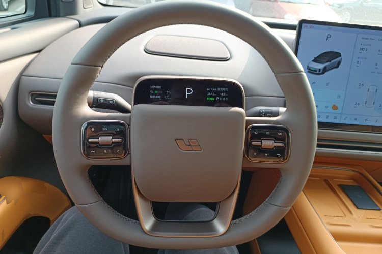 Li i8 2025 image de voiture #11