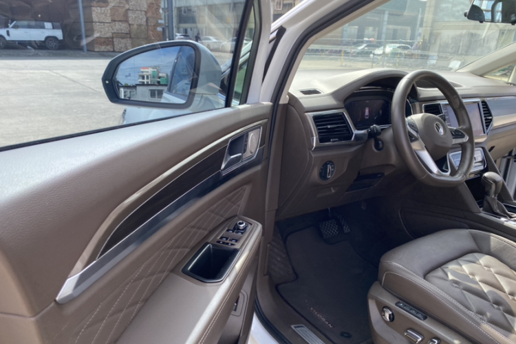 Volkswagen Viloran 2020 #11 Volkswagen Viloran 2020 car image #11