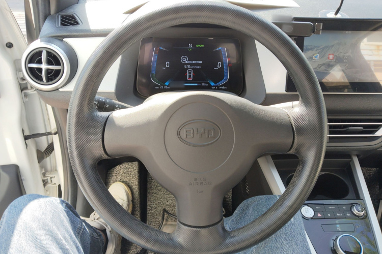 BYD e1 2021 car image #11