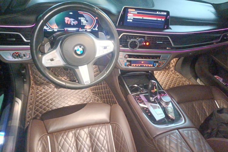 BMW M760Le 2020 car image #11