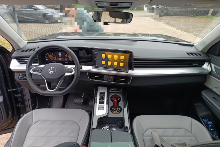 Volkswagen Tavendor 2024 car image #11