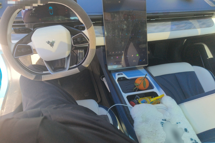 哪吒汽车 哪吒GT 2024 汽车图片 #11