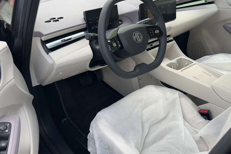 MG 4 EV 2025 car image #11