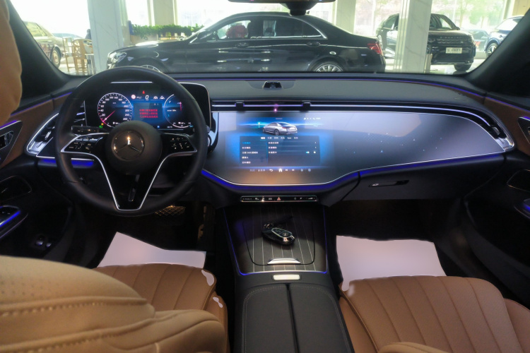 Mercedes-Benz E Class New Energy 2024 car image #11