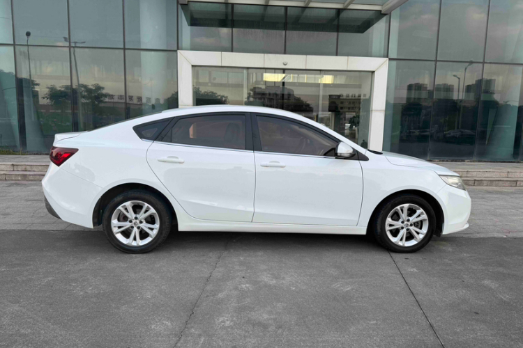 MG GT 2017 car image #11