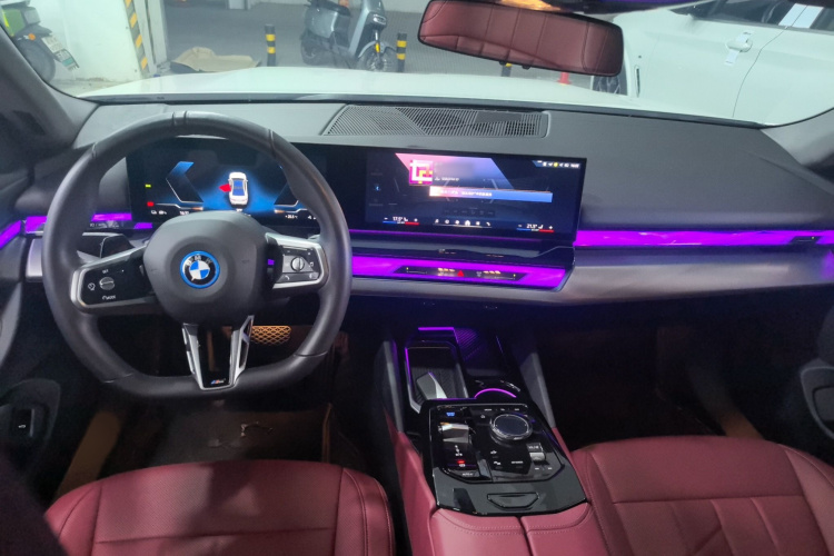 BMW i5 M60 2024 car image #11