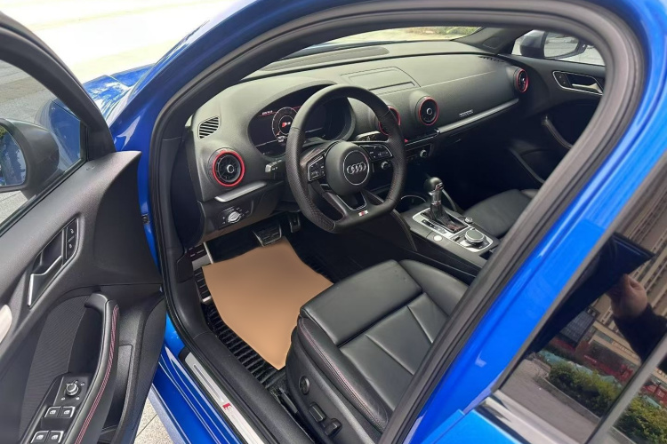 Audi S3 2019 car image #11