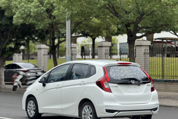 Honda Fit (Imported) 2018 car image #11