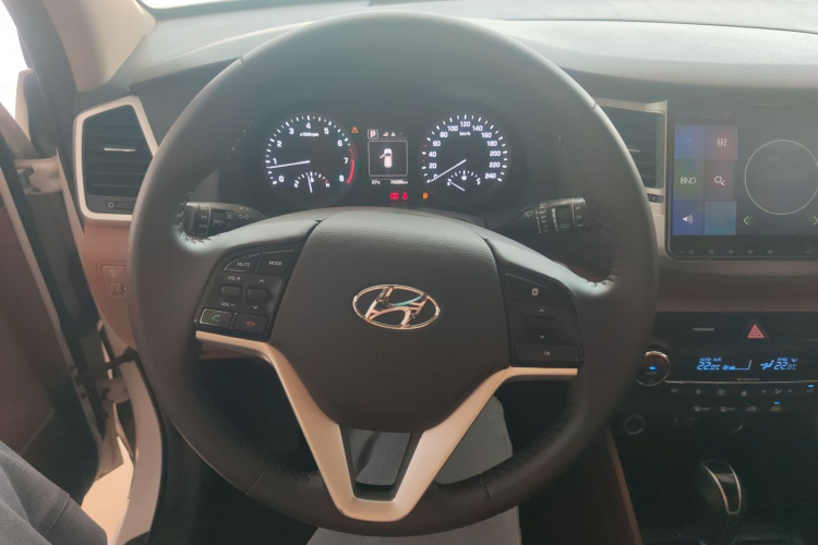 Hyundai Tucson (Imported) 2017 car image #11