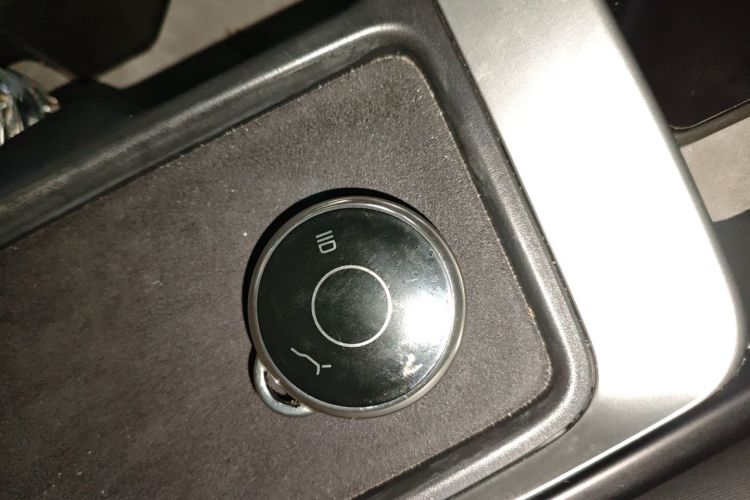 哪吒汽车 哪吒X 2023 汽车图片 #11