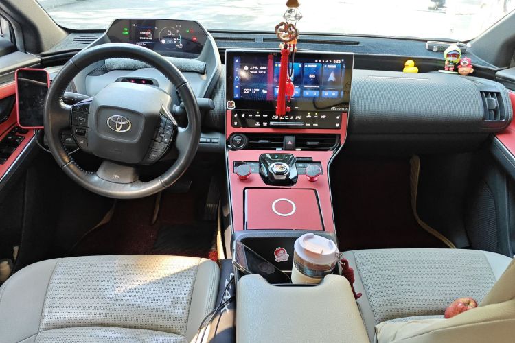 Toyota bZ4X 2023 immagine di auto #11