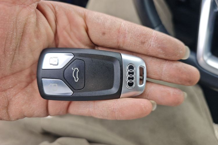 Audi A4 2017 car image #11