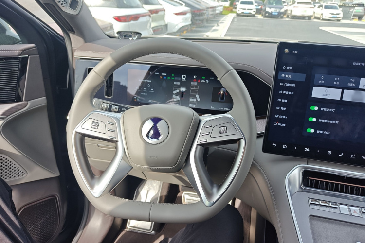 Denza N9 2025 car image #11