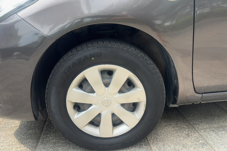 Nissan Sunny 2017 car image #11
