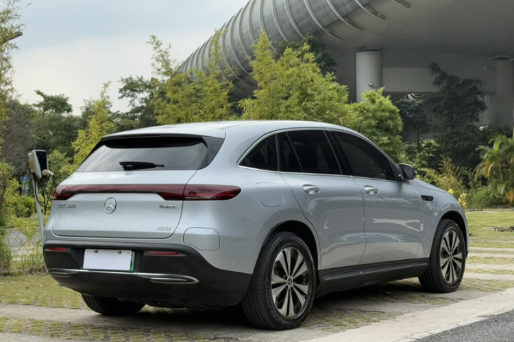 Mercedes-Benz EQC Class 2022 car image #11