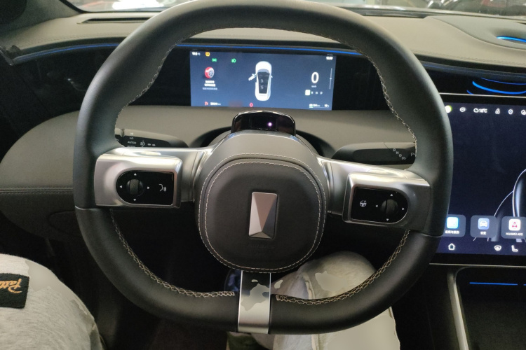 Avatr 11 2022 car image #11