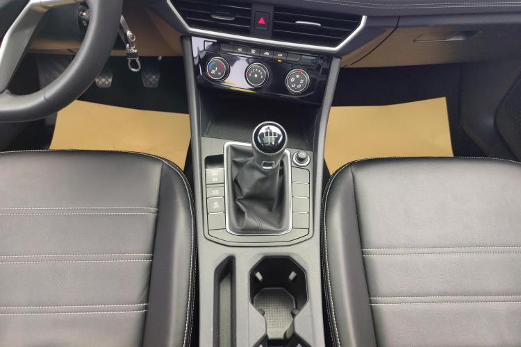 Volkswagen Sagitar 2022 immagine di auto #11