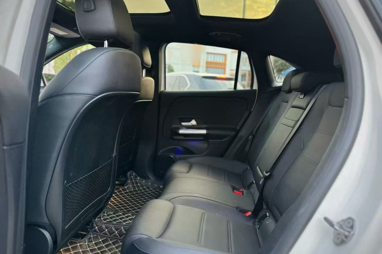 Mercedes-Benz EQA Class 2022 immagine di auto #11