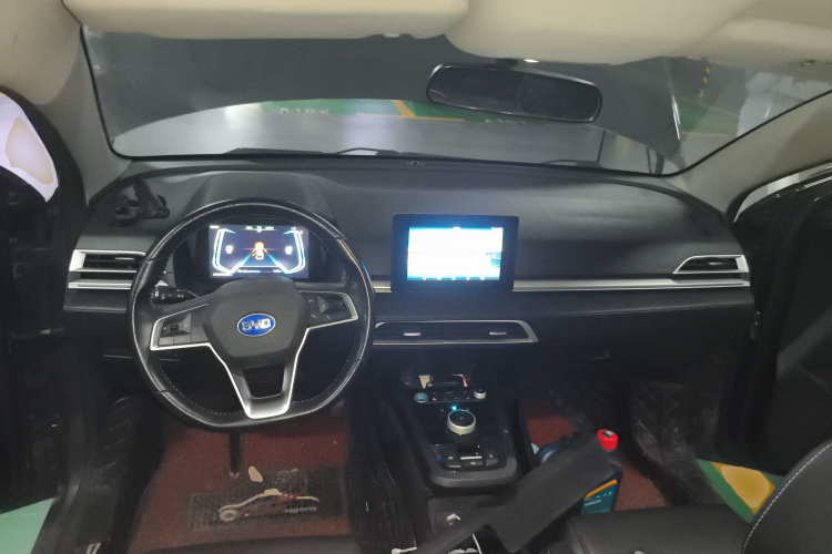 BYD e3 2020 immagine di auto #11