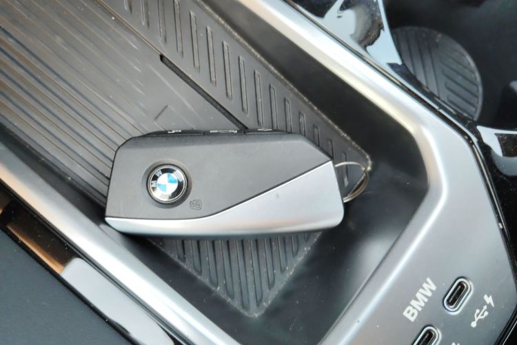 BMW i5 M60 2024 car image #11