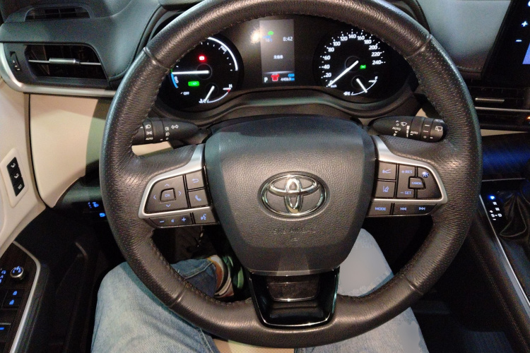 Toyota Granvia 2022 immagine di auto #11