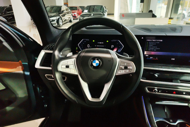 BMW X7 2023 car image #11