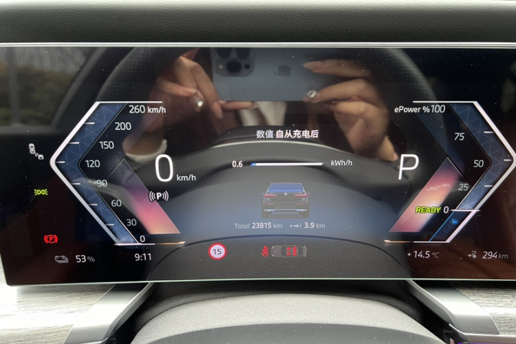 BMW i7 M70L 2024 car image #11