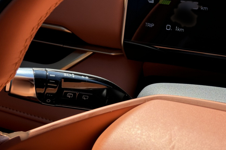 哪吒汽车 哪吒X 2024 汽车图片 #11