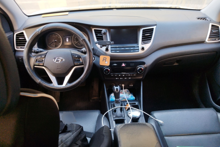 Hyundai Tucson (Imported) 2016 car image #11