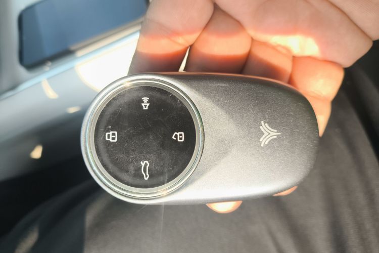 哪吒汽车 哪吒S猎装 2025 汽车图片 #11