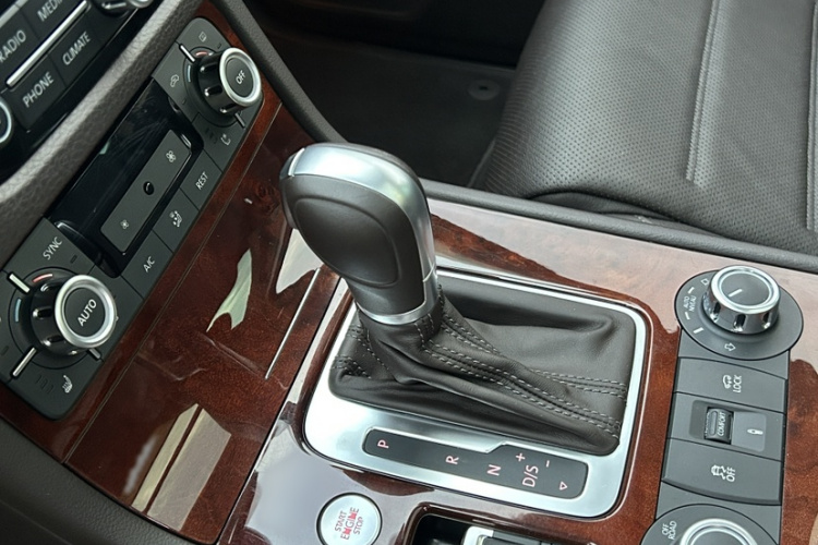 Volkswagen Touareg 2015 car image #11