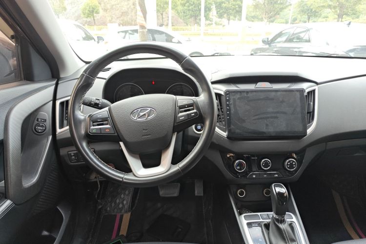 Hyundai ix25 2018 #11 Hyundai ix25 2018 car image #11