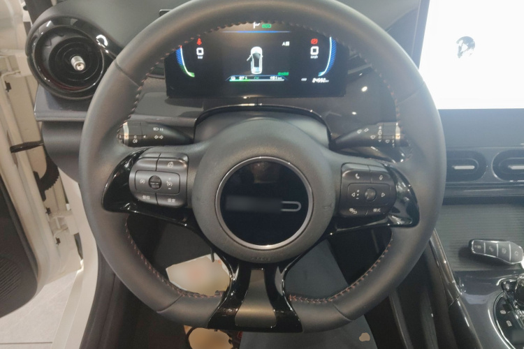 BYD e2 2024 image de voiture #11