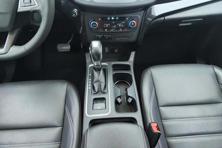 Ford Kuga 2017 car image #11