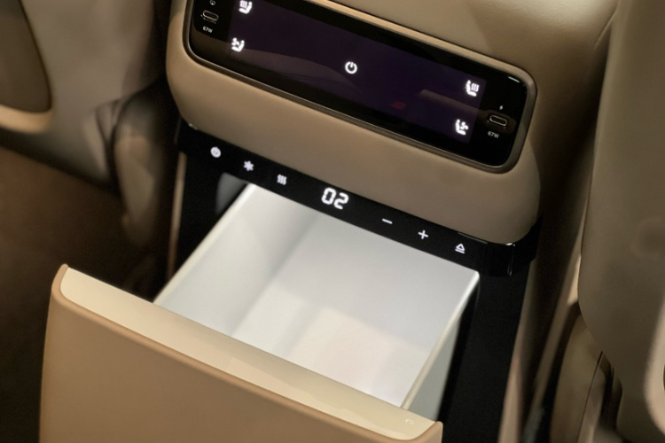 Li i8 2025 image de voiture #11