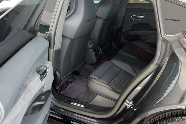 Audi RS e-tron GT 2024 car image #11